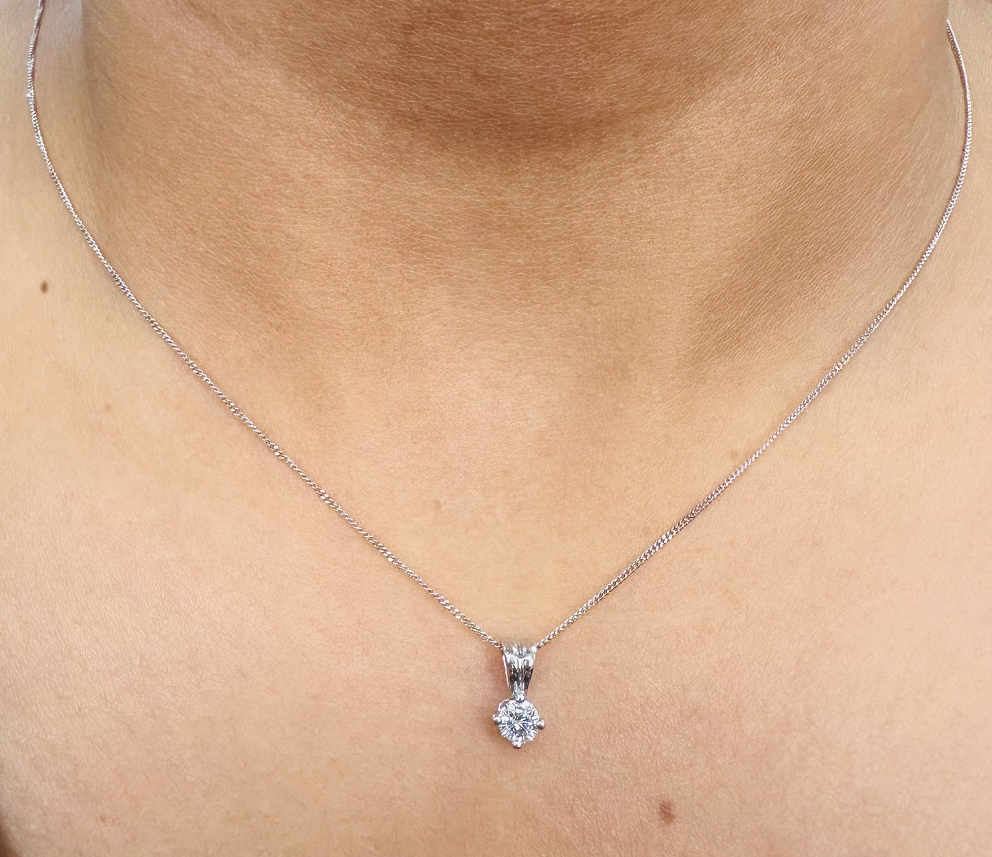 (0.15cttw) Whitegold Solitaire Necklace